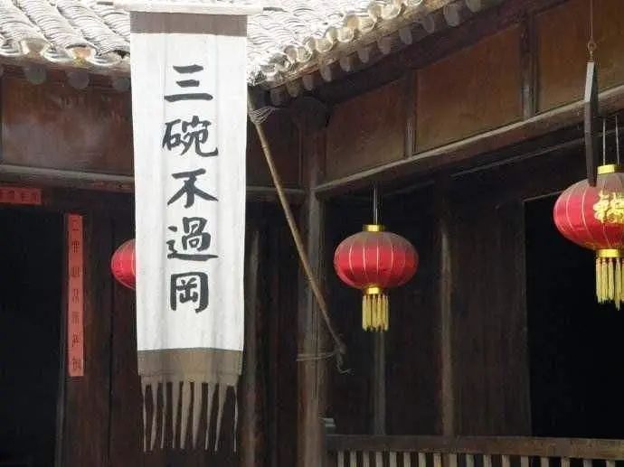 武松連干15碗酒，相當(dāng)于現(xiàn)在的多少酒量？.jpg