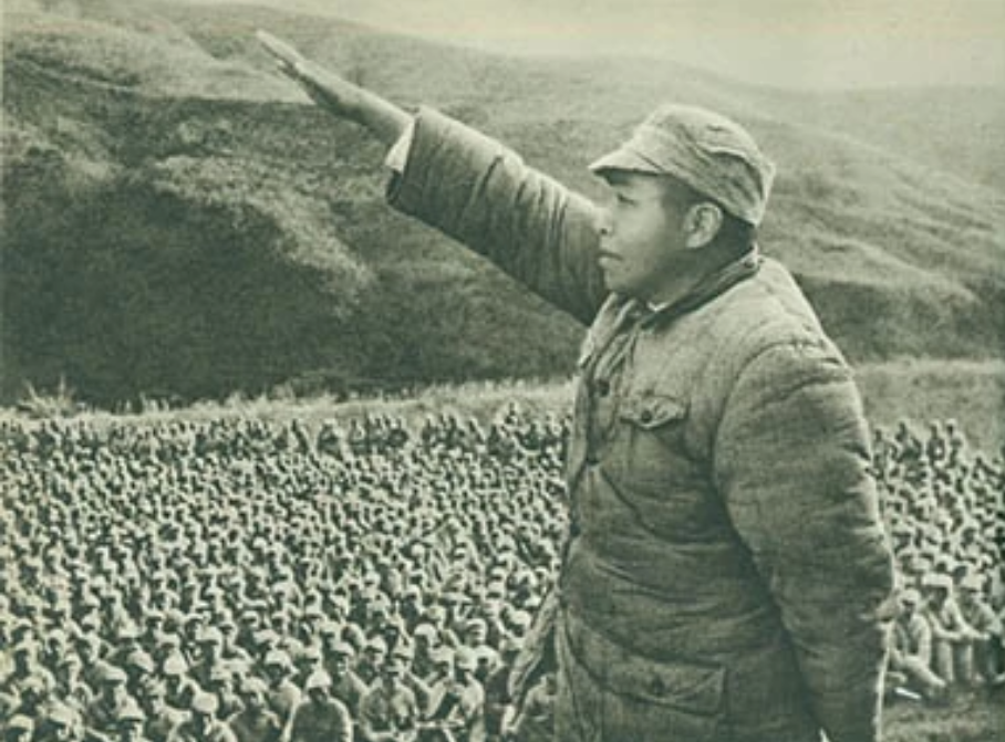 1947年，彭德懷在動(dòng)員大會(huì)上講話.png