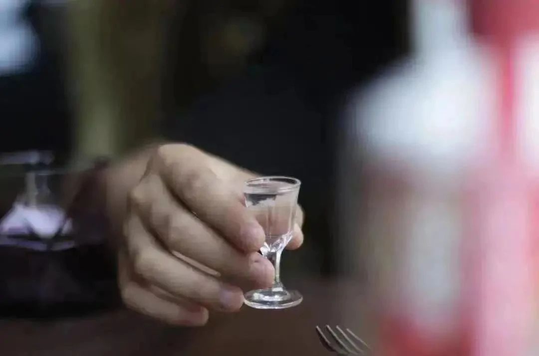 酒杯太淺，敬不到來(lái)日方長(zhǎng).jpg