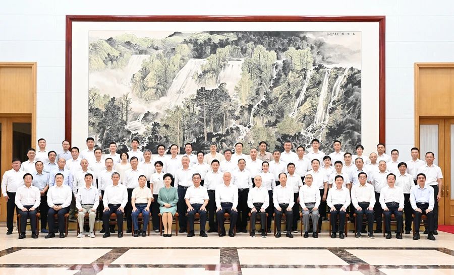 蔡奇看望慰問(wèn)北戴河暑期休假專家.jpg 蔡奇看望慰問(wèn)北戴河暑期休假專家.jpg