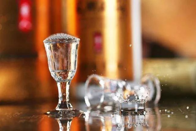 白酒杯.jpg 白酒杯.jpg