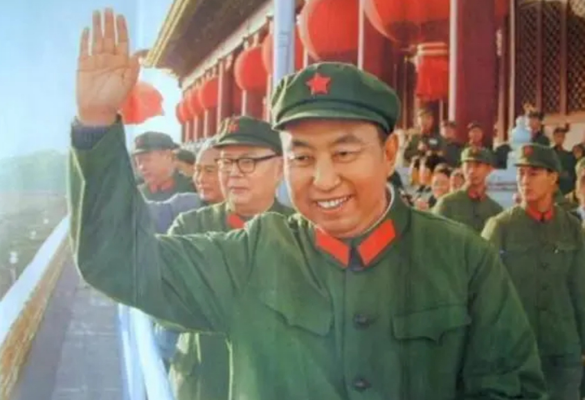 華國(guó)鋒葬禮6.png