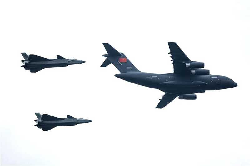 2022年9月16日，空軍兩架戰(zhàn)斗機為護送志愿軍烈士遺骸的專機護航。.jpg
