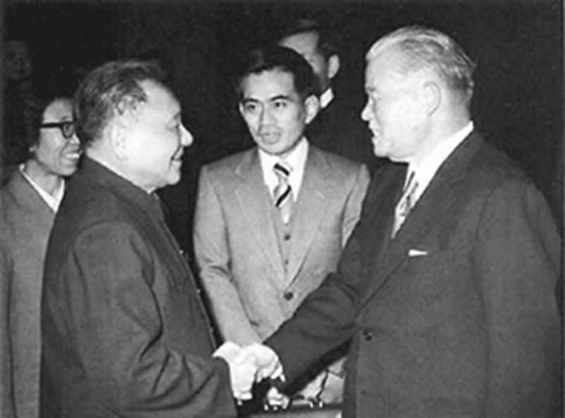 鄧小平會(huì)見來(lái)華訪問的日本首相大平正芳.jpg
