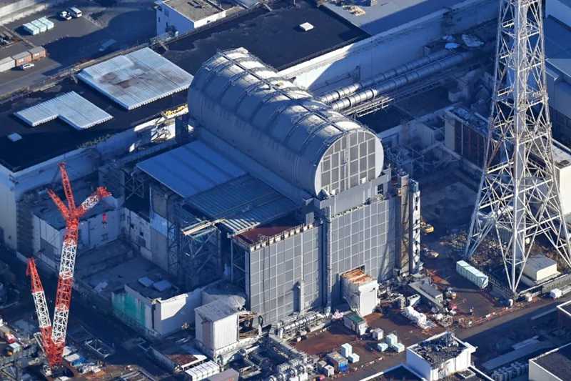 事故發(fā)生后，東京電力公司持續(xù)向1至3號機(jī)組安全殼內(nèi)注水以冷卻堆芯并回收污水.jpg