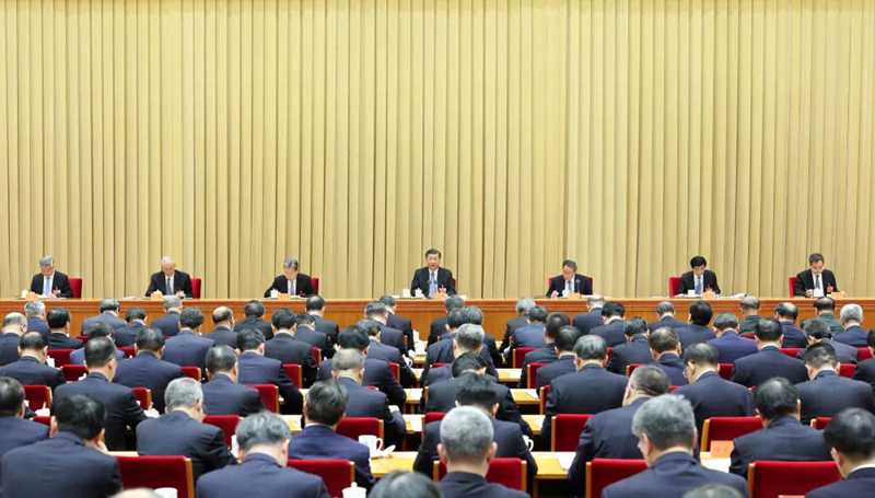 12月11日至12日，中央經(jīng)濟工作會議在北京舉行。中共中央總書記、國家主席、中央軍委主席習近平出席會議并發(fā)表重要講話。李強、趙樂際、王滬寧、蔡奇、丁薛祥、李希出席會議。新華社記者 姚大偉 攝.jpg