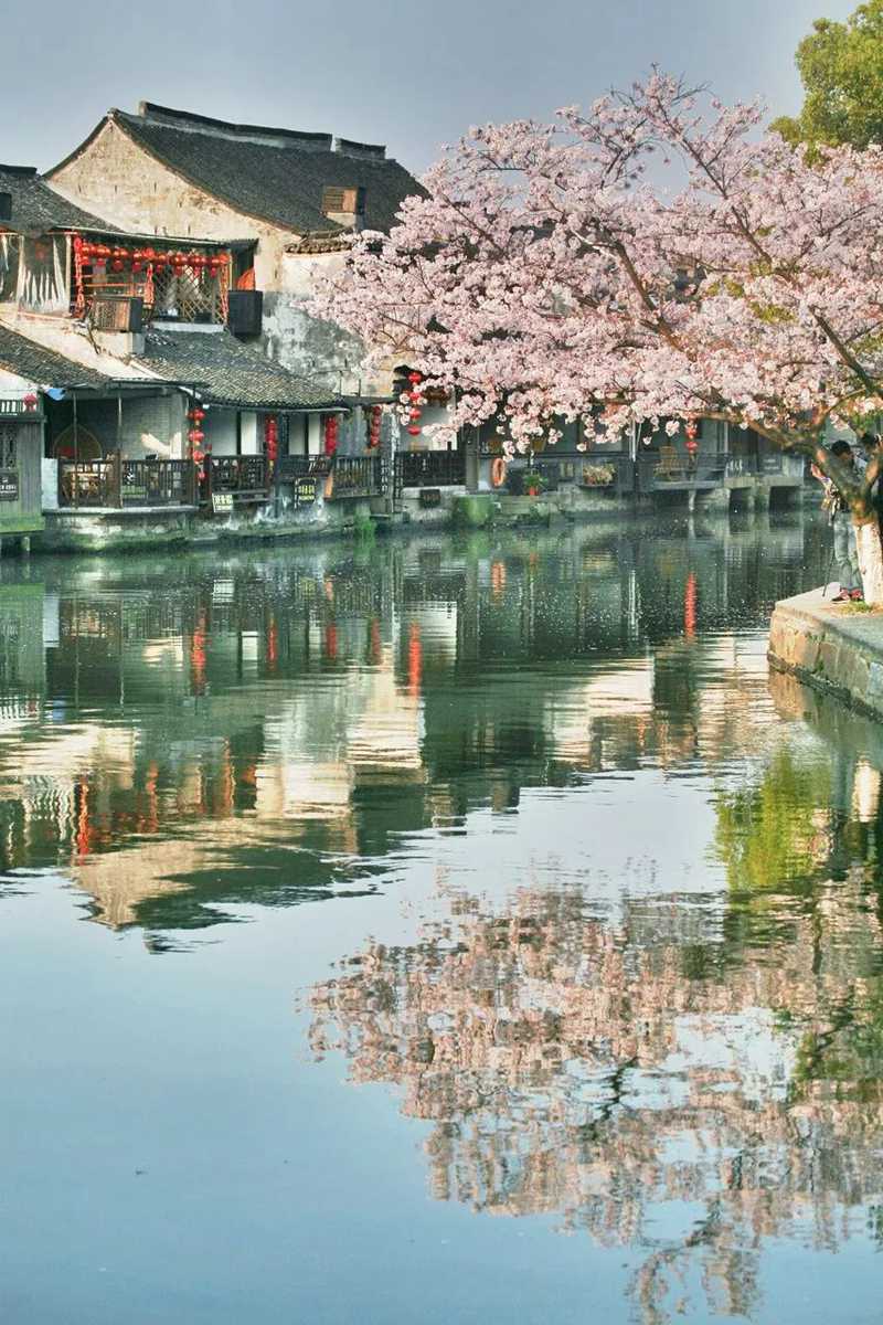 如果厭倦了城市里的紛擾喧囂，不如便按著自己的喜好，尋一處靜謐古鎮(zhèn)小住幾日，享一段慵懶時光。.jpg