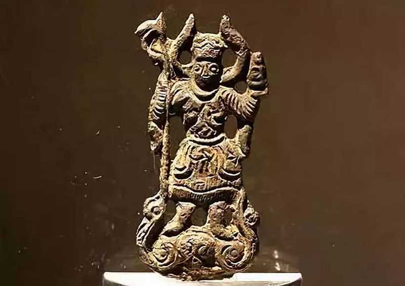 除此之外雷峰塔的地宮和鐵函內(nèi)還出土了大量其它珍貴文物。4.jpg