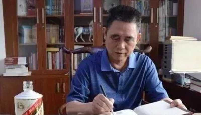 1981年鄒開良任茅臺酒廠廠長，季克良任副廠長。.jpg