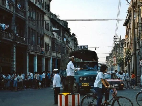 上世紀八十年代的廣州街景.jpg