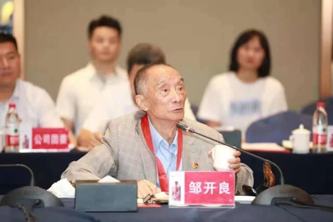 平凡中透著睿智，平實中透著熱忱.jpg