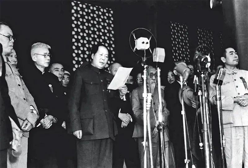 1949年10月1日，毛澤東在天安門城樓上莊嚴宣告：“中華人民共和國中央人民政府今天成立了?！?圖源：新華社.jpg