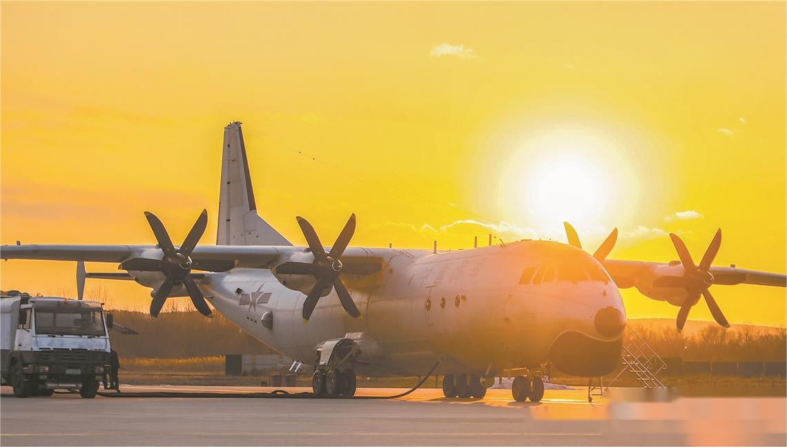 起飛前進(jìn)行機(jī)務(wù)準(zhǔn)備。.jpg