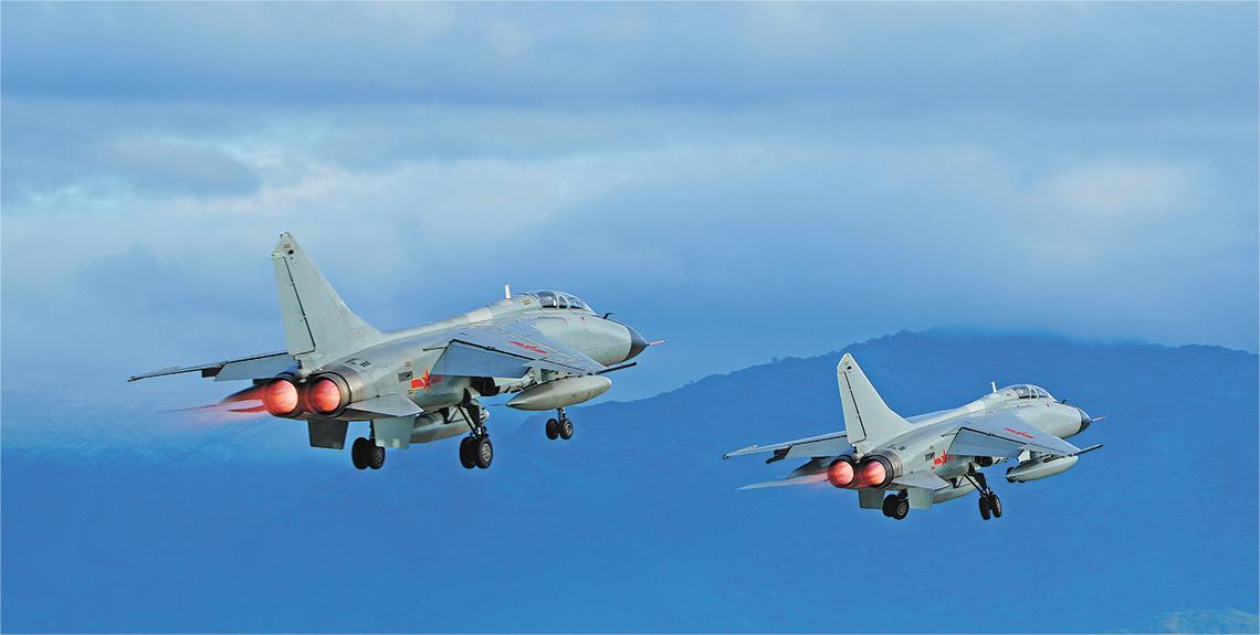 近日，南部戰(zhàn)區(qū)空軍航空兵某旅組織實(shí)戰(zhàn)化飛行訓(xùn)練。卓靈鵬攝.jpg