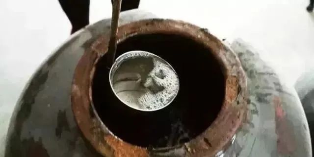 不知道大家有沒有發(fā)現(xiàn)這么一個問題，在寒冷的冬天，無論天氣再怎么殘酷，白酒都不會結(jié)冰，似乎它一點都不怕冷呢？2.jpg