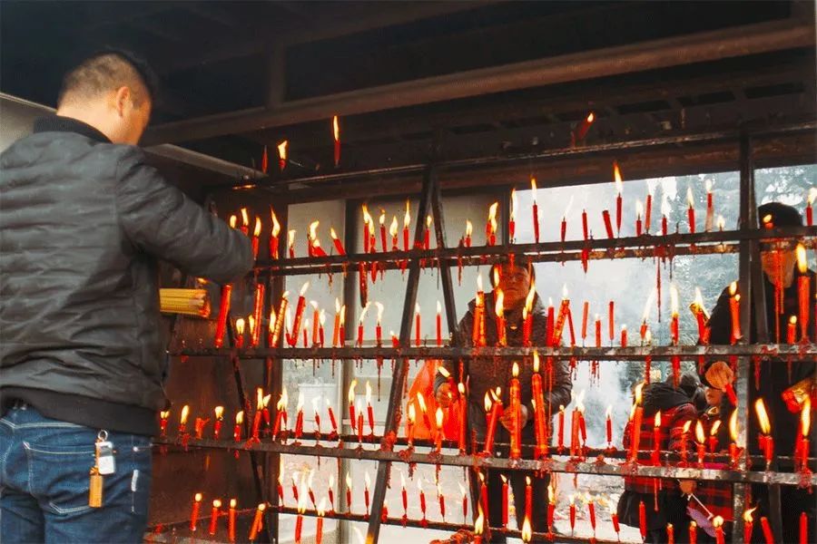 以祈愿祝福家人來(lái)年四季平安，生活吉祥興旺.jpg