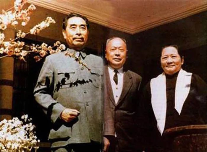 1964年，陳毅與周恩來、宋慶齡合影.jpg