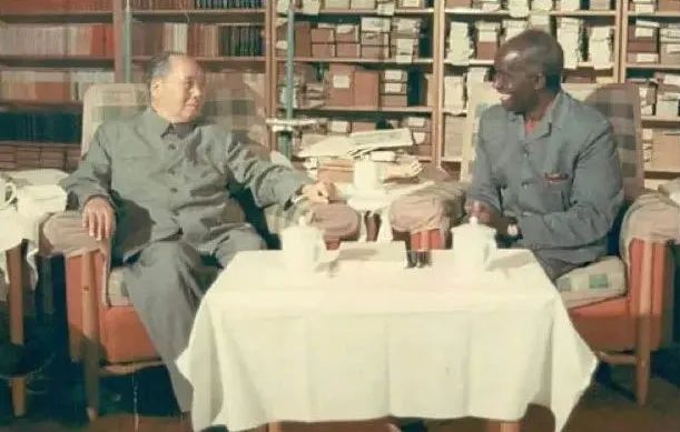 毛澤東會見贊比亞總統(tǒng)卡翁達.jpg