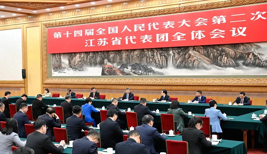中共中央總書記、國(guó)家主席、中央軍委主席習(xí)近平參加他所在的十四屆全國(guó)人大二次會(huì)議江蘇代表團(tuán)審議.jpg