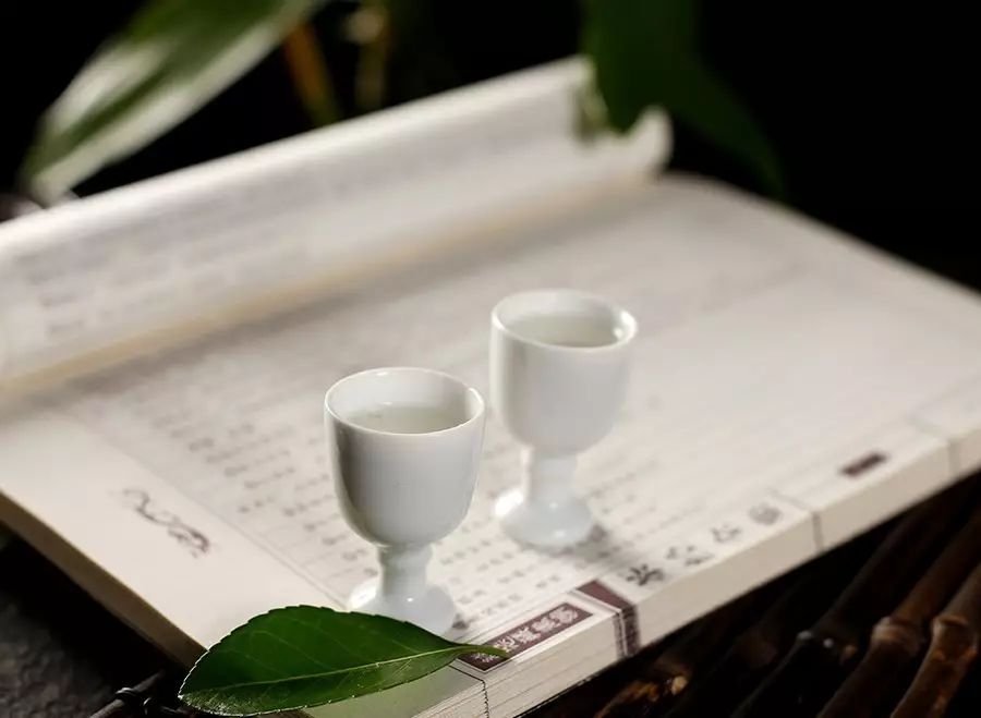 千年以來，飲酒詩詞燦若繁星。然而有些卻被歷史塵埃掩映，未能盡展光華。它們雖非膾炙人口之作，卻同樣飽含深情與智慧。2.jpg