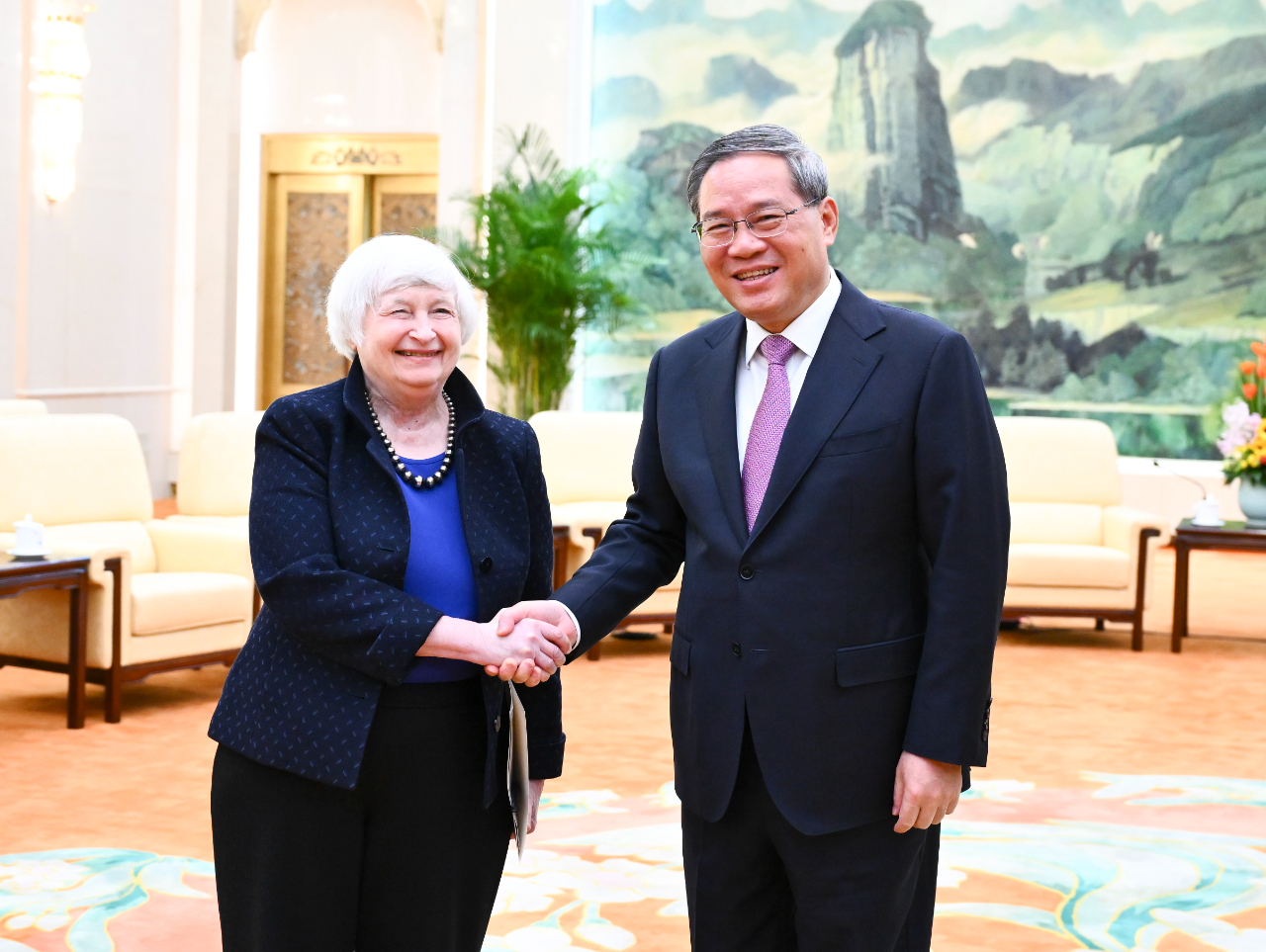 李強(qiáng)會見美國財政部長耶倫.jpg