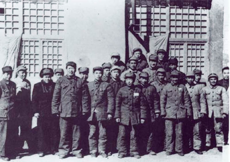 右一為周恩來(lái)，右二為鄧小平，右三為陳毅。.jpg