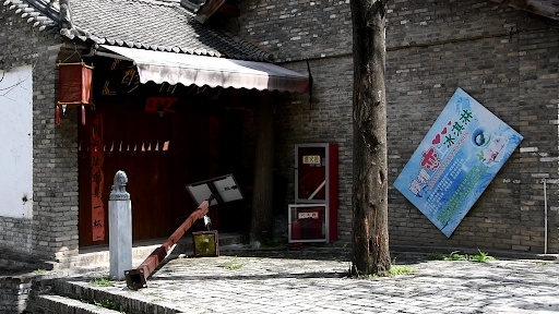 批量復制的旅游古鎮(zhèn)，正在批量淪為“鬼鎮(zhèn)”.png