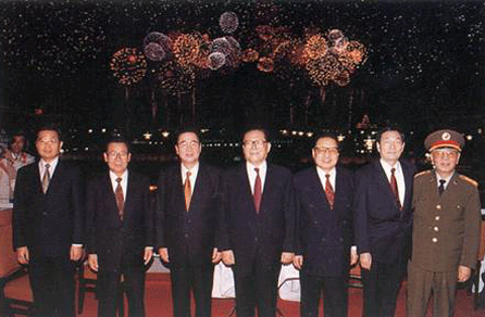 1992年10月19日，新當(dāng)選的中共中央政治局常委江澤民、李鵬、喬石、李瑞環(huán)、朱镕基、劉華清、胡錦濤會(huì)見(jiàn)中外記者.gif