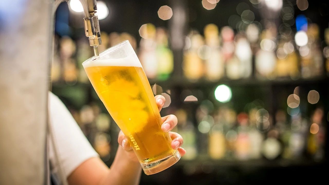 同樣是啤酒，“罐裝”和“瓶裝”選哪個好？.jpg