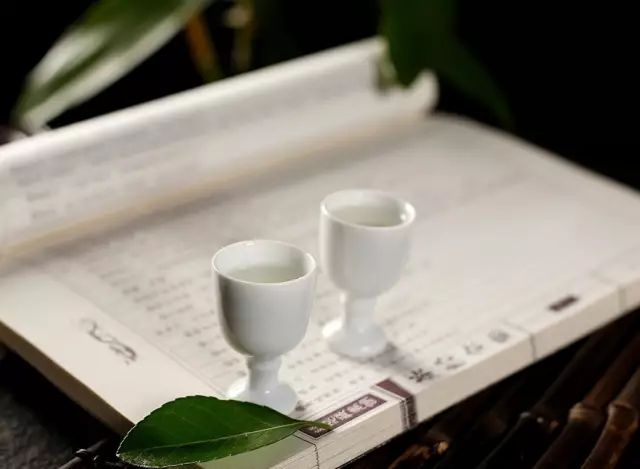 《道德經(jīng)》中的8句箴言，道盡酒中的人生智慧.jpg