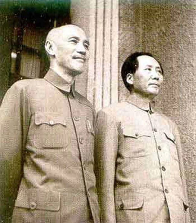 1945年8月，毛澤東與蔣介石在重慶合影.jpg