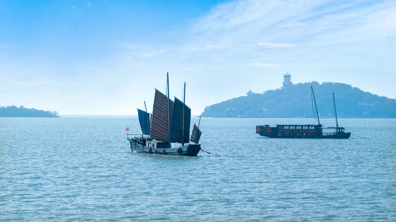 前山槎牙忽變態(tài)，后嶺雜沓如驚奔1.jpg