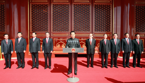 10月1日，首都各界慶祝中華人民共和國(guó)成立60周年大會(huì)在北京天安門(mén)廣場(chǎng)隆重舉行。胡錦濤主席檢閱受閱部隊(duì)后，在天安門(mén)城樓上發(fā)表講話。江澤民、吳邦國(guó)、溫家寶、賈慶林、李長(zhǎng)春、習(xí)近平、李克強(qiáng)、賀國(guó)強(qiáng)、周永康出席大會(huì)。新華社記者 鞠鵬 攝.jpg